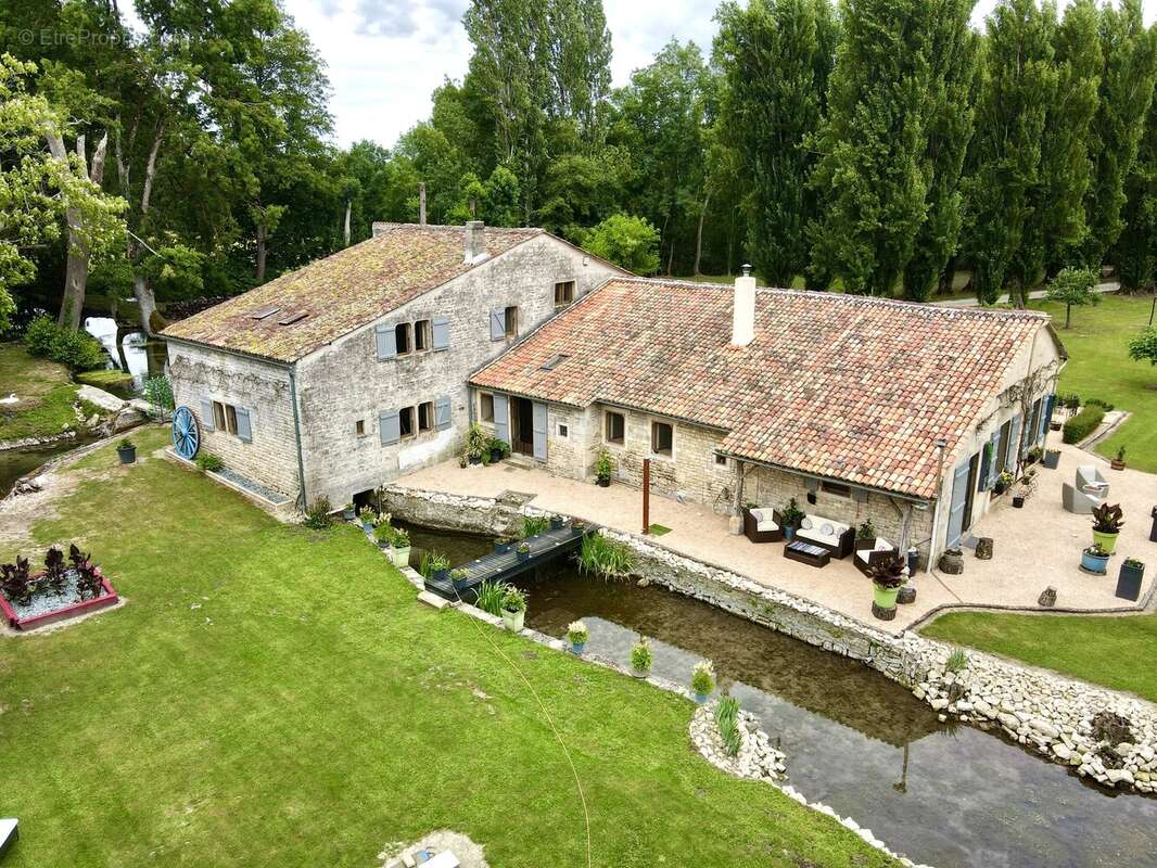 Maison à CHEF-BOUTONNE