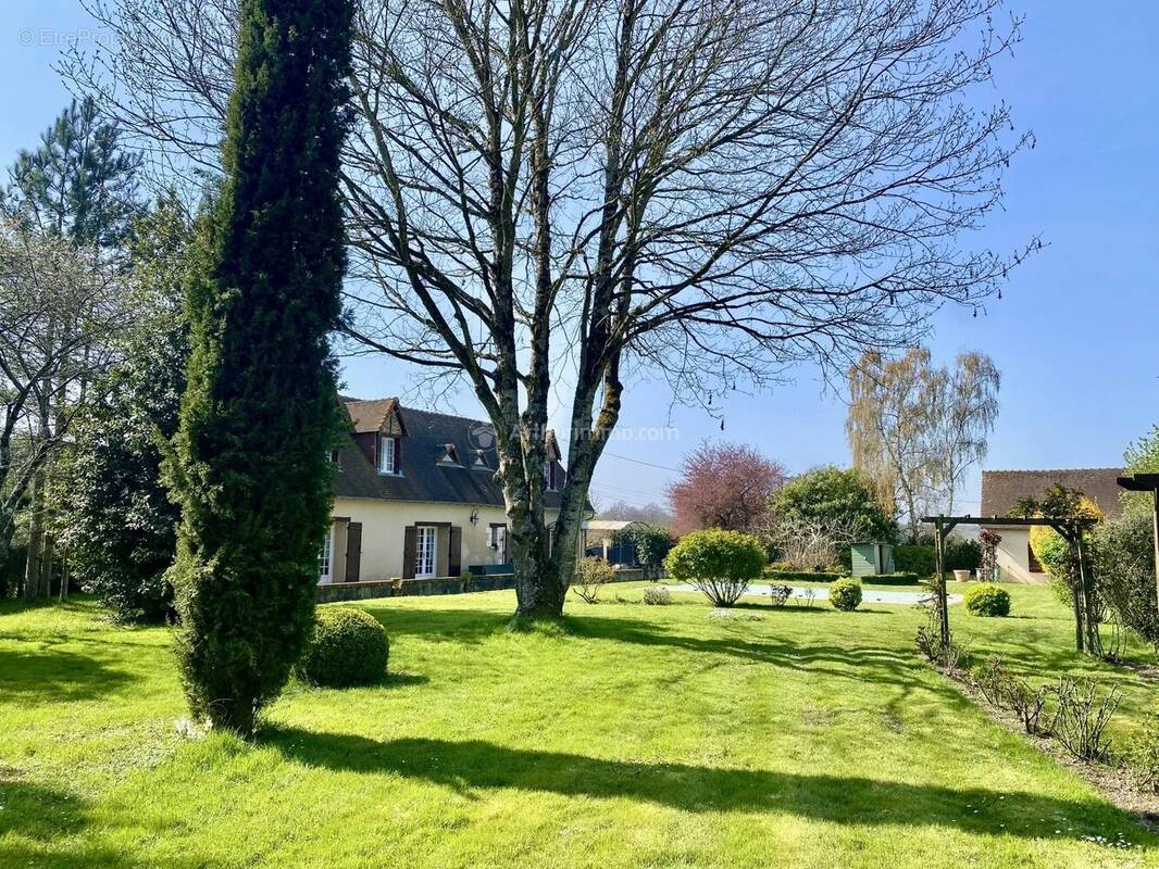 Maison à BEAUMONT-LA-RONCE