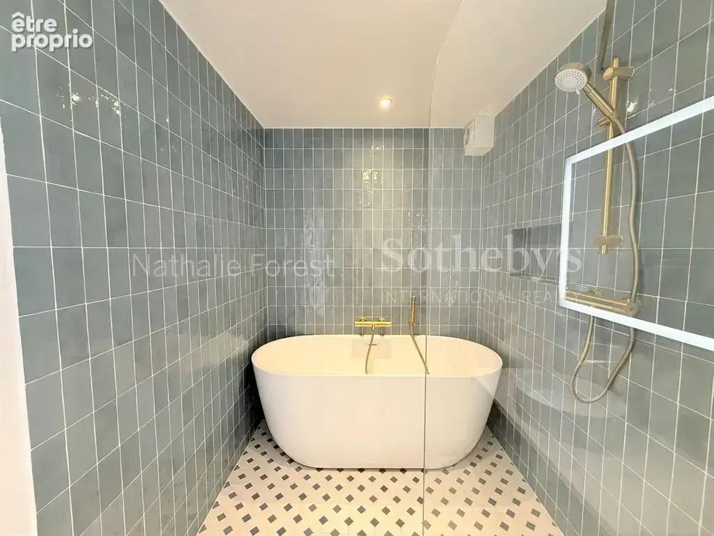 Appartement rénové - 2 chambres - vue exceptionnelle - parking - photo 12