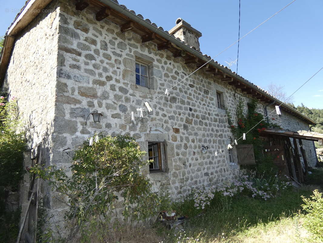 Maison à MEZILHAC
