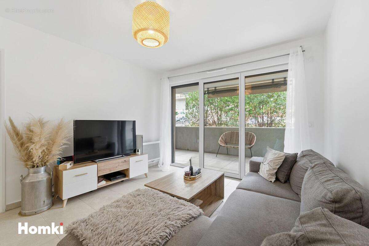 Appartement à SAINT-LAURENT-DU-VAR