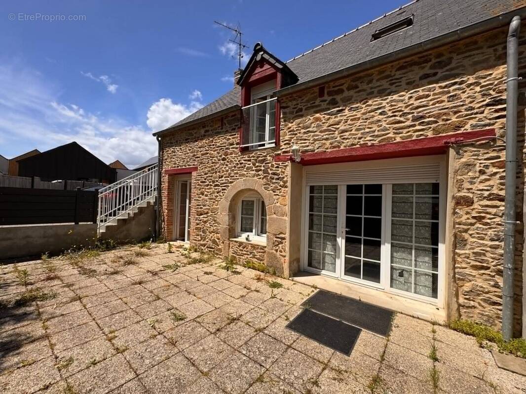 Maison à SAINT-JOUAN-DES-GUERETS