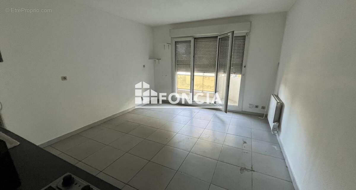 Appartement à ETREMBIERES