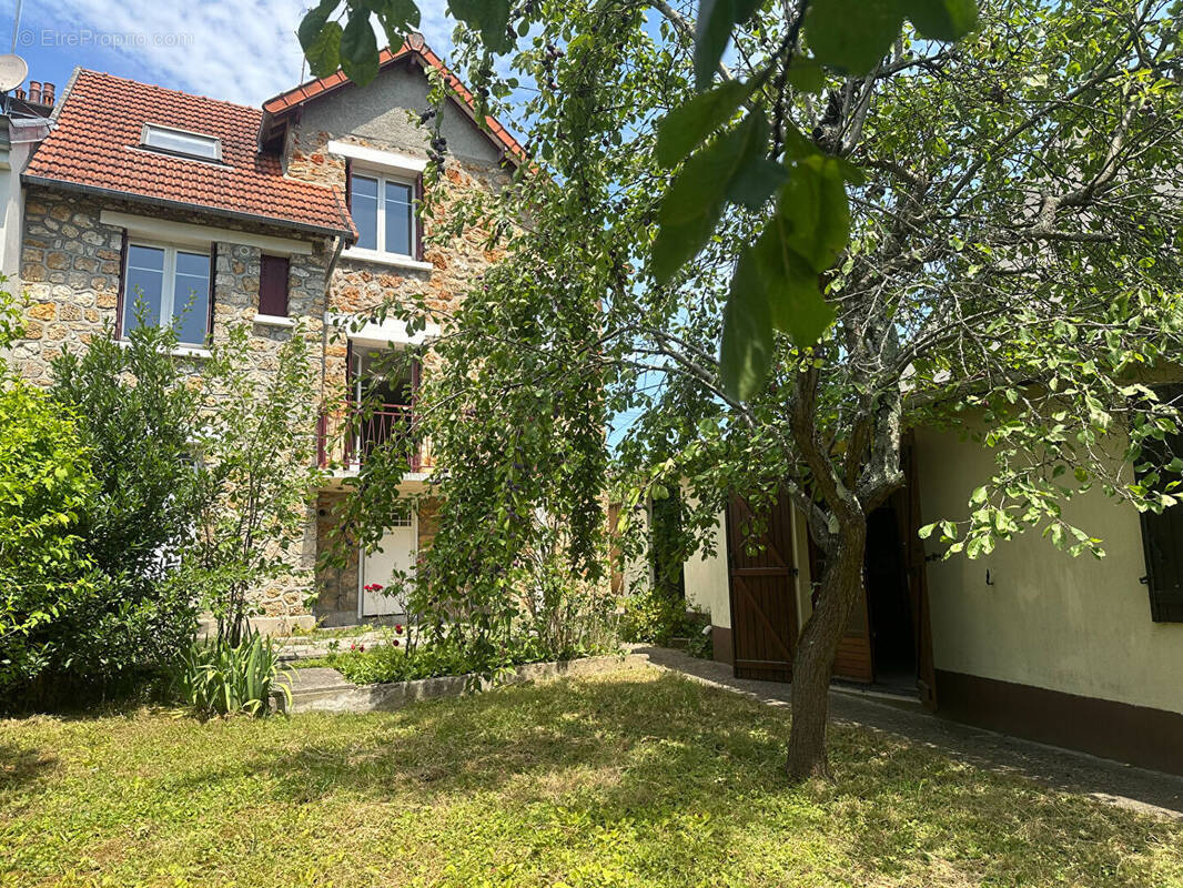 Maison à VERRIERES-LE-BUISSON