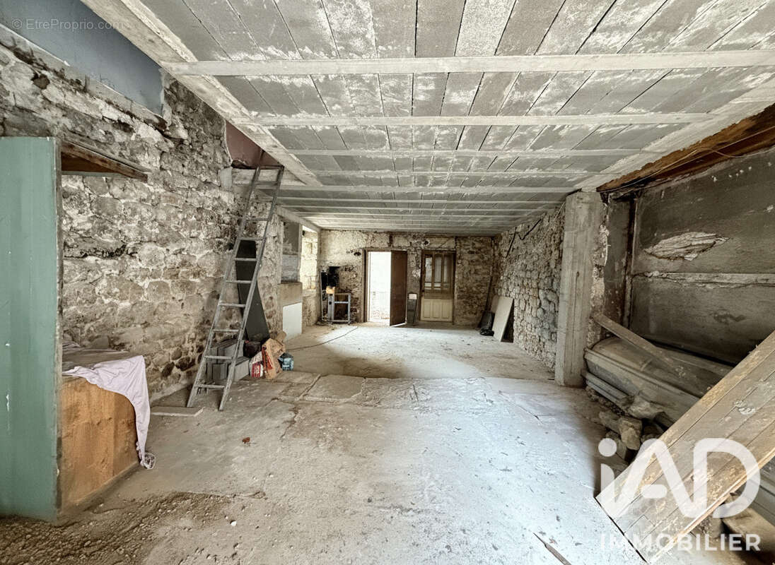 Maison 130 m² à Saint-Chely-D'apcher  - photo 2