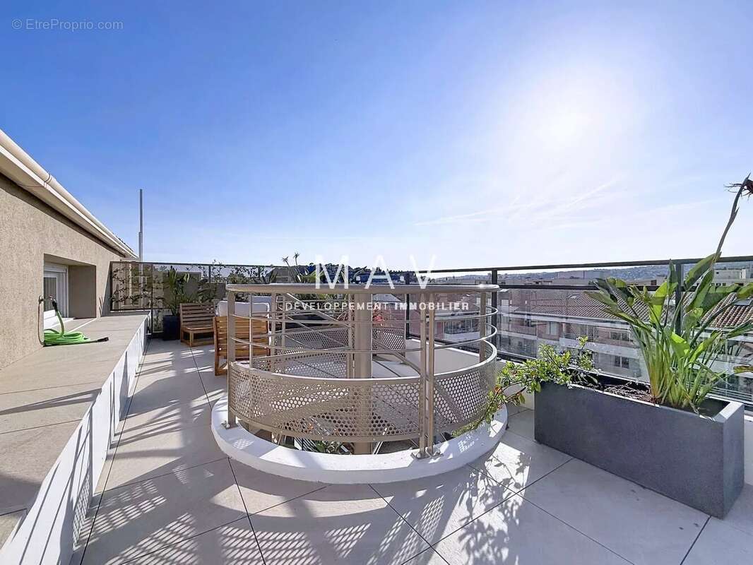 Nice/proche port – appartement duplex 3 pièces, dernier étage, état neuf, 2 terrasses au calme - photo 21