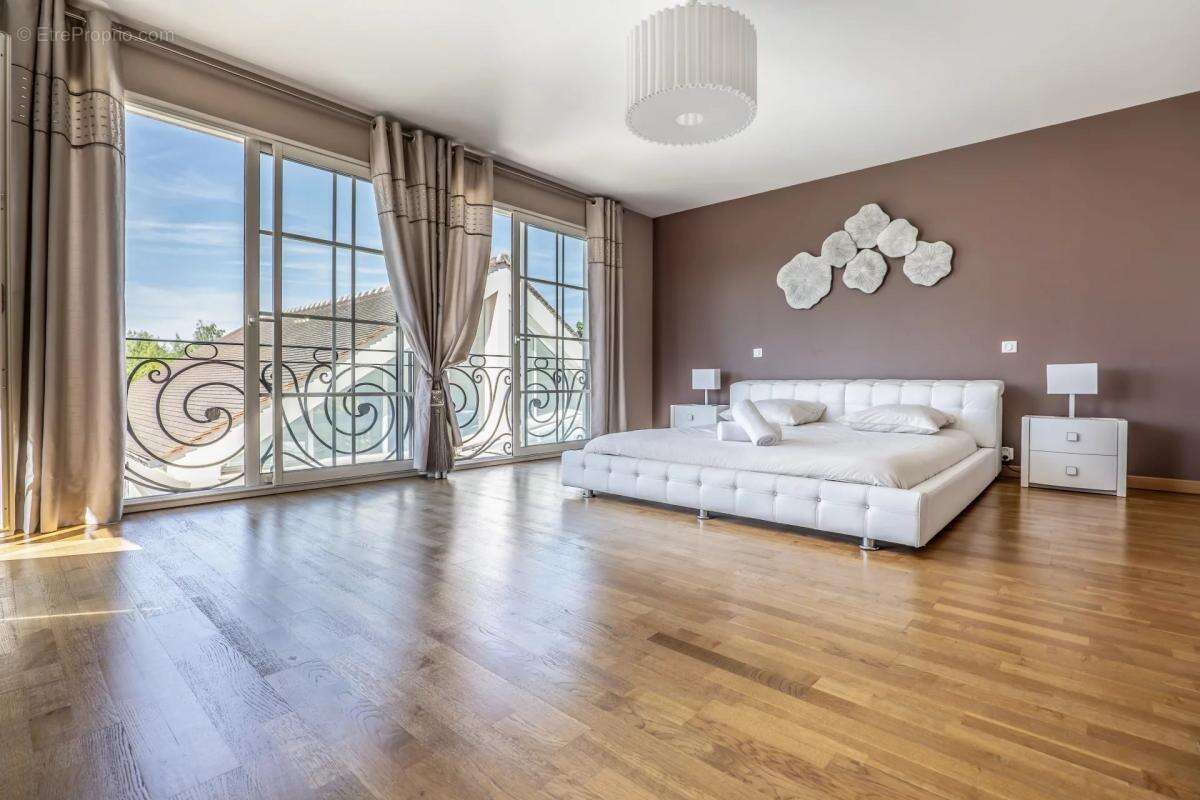 Maison à VILLENEUVE-LE-COMTE