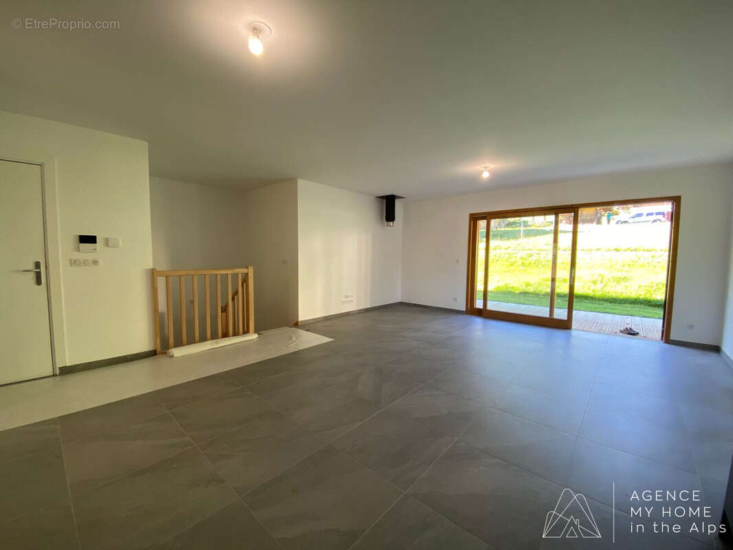 Appartement à ESSERT-ROMAND