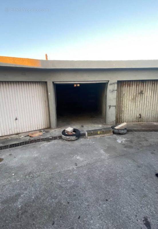 Parking à MARSEILLE-3E