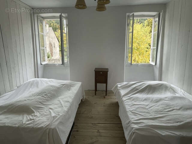 Jolie maison avec terrain attenant. - photo 4