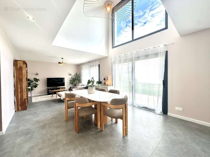 Maison à SAINT-JEAN-BREVELAY