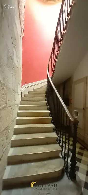 Ensemble immobilier 320 m2 avec dépendances en centre-ville de Saint-Savin - photo 10
