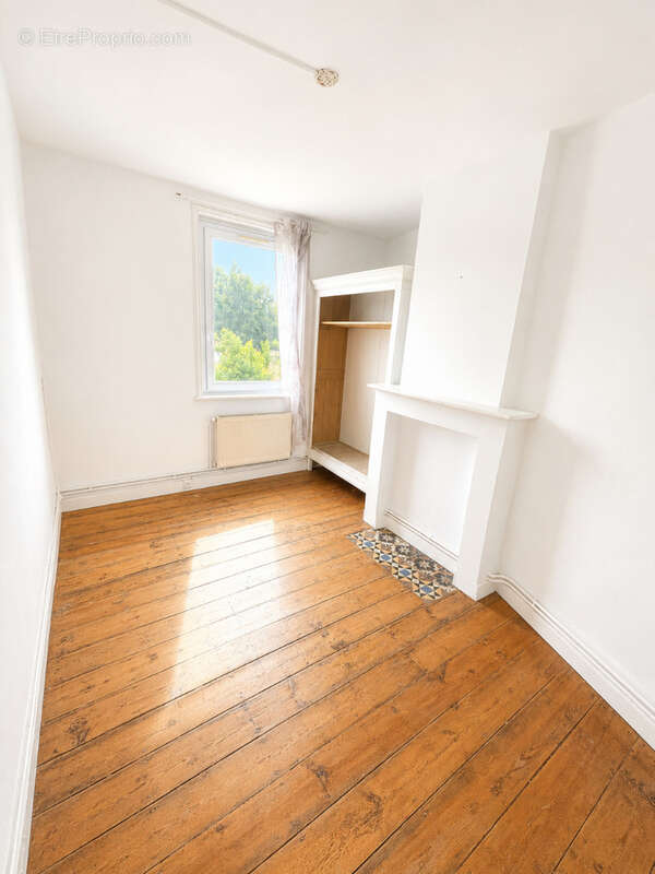 Maison lumineuse de 126 m2 avec 4 chambres et garage à La Sentinelle - photo 9