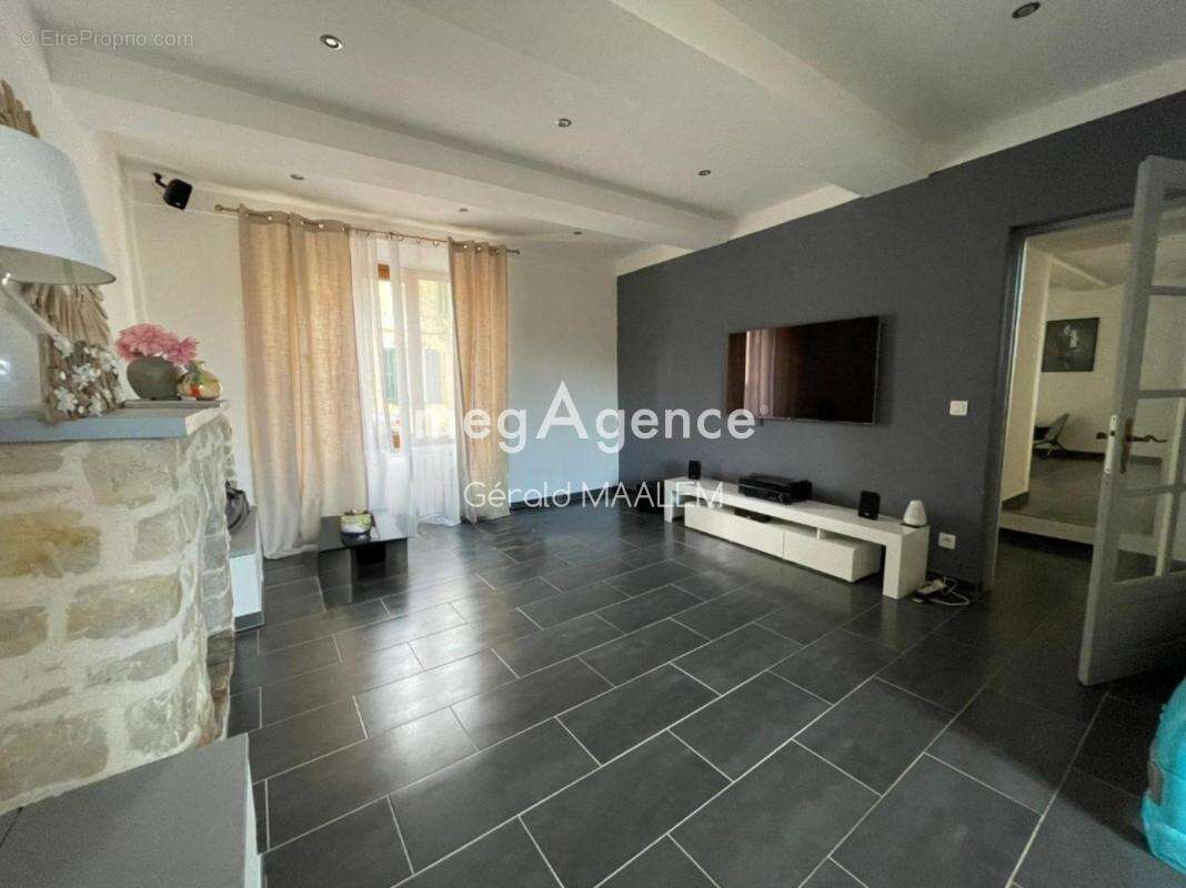 Maison à PLAN-DE-LA-TOUR