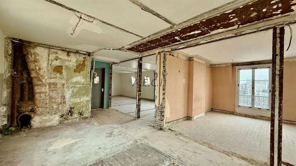 Appartement à COURBEVOIE