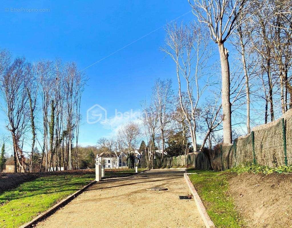 Terrain à MONTFORT-L'AMAURY