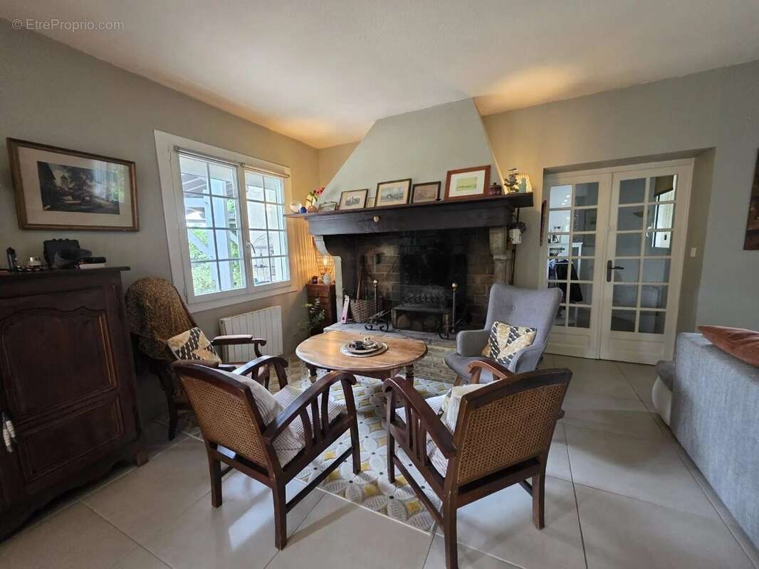 Maison à SAUGNAC-ET-CAMBRAN