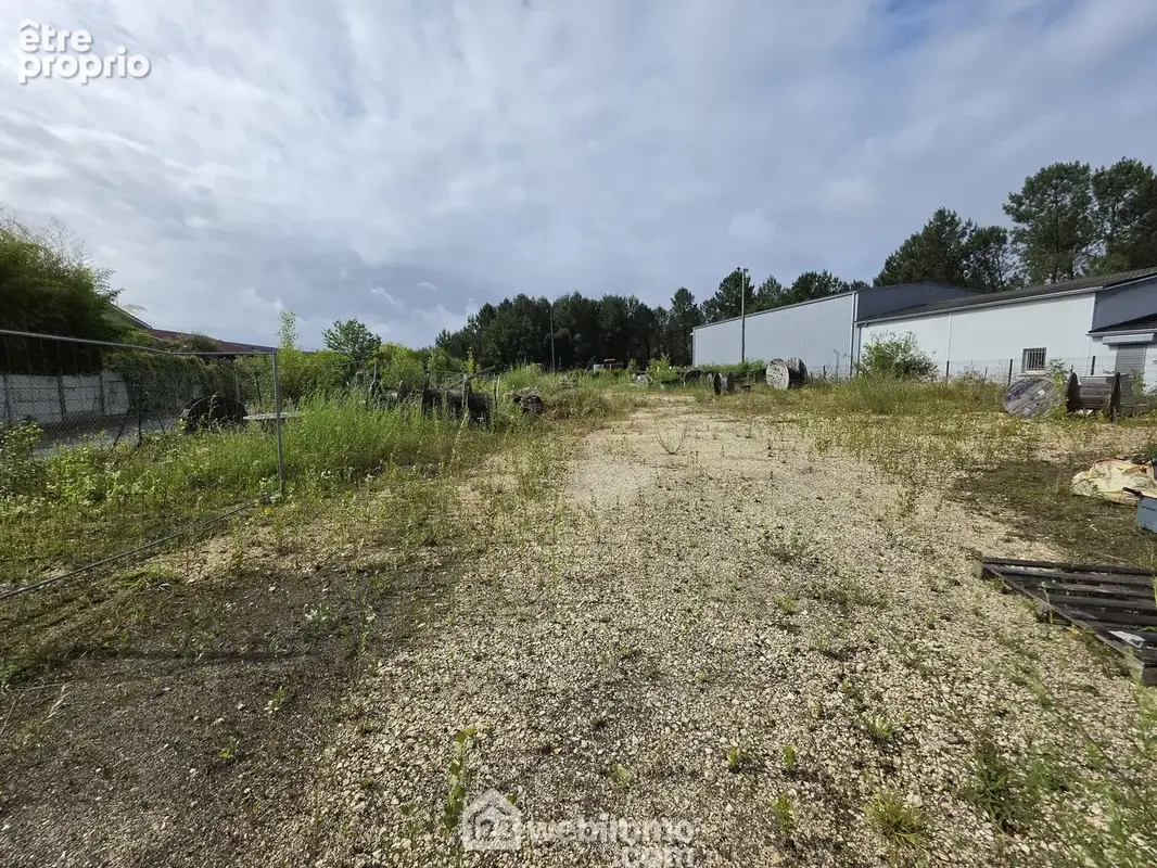 Le tout sur un grand terrain de 2 500 m² qui offre encore un grand potentiel