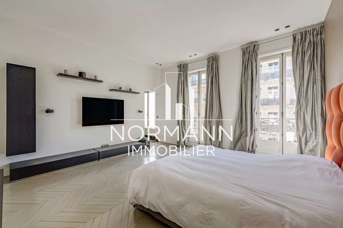 Appartement à PARIS-8E