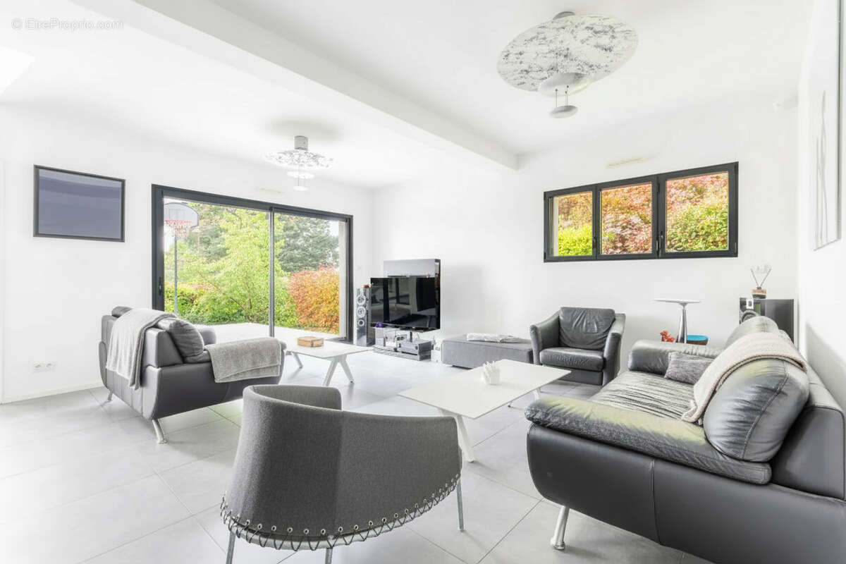 Maison à VERRIERES-LE-BUISSON