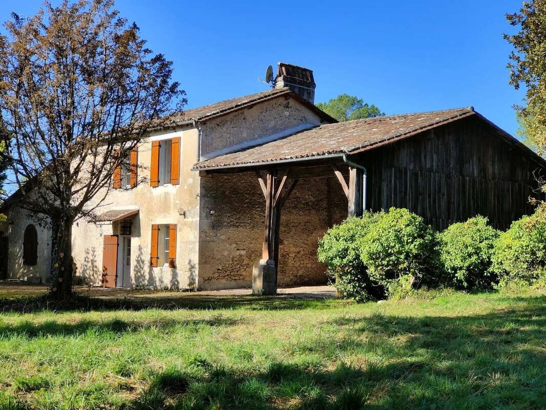 Maison à SAINT-MORILLON