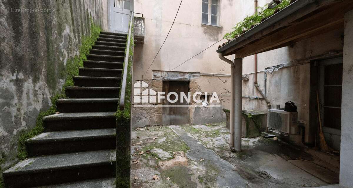 TOURNON centre, murs d’un beau local commercial occupé par un salon de coiffure, vendus loués - photo 6