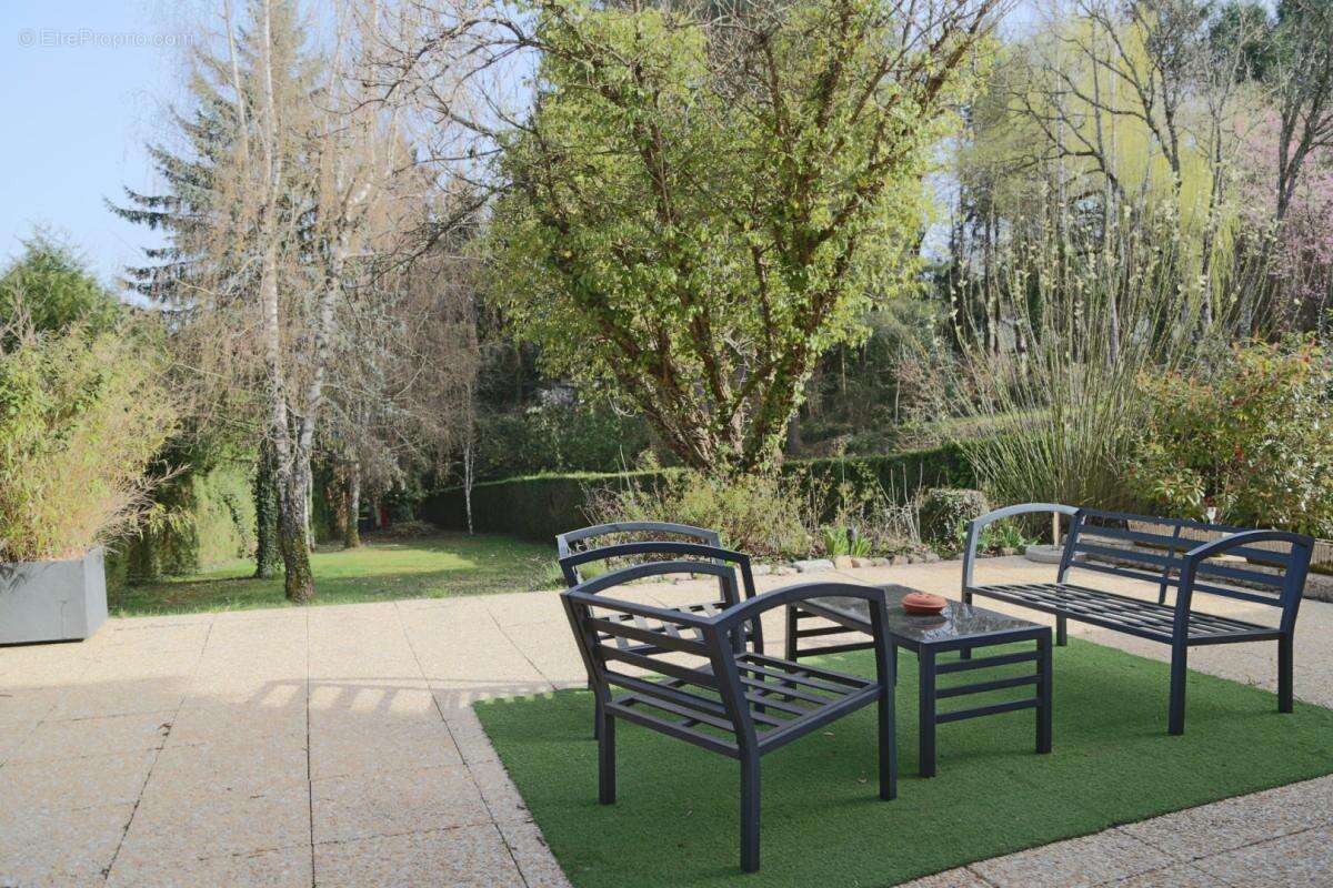 Maison traditionnelle de 200 m² dans un cadre privilégié à Autun - photo 3
