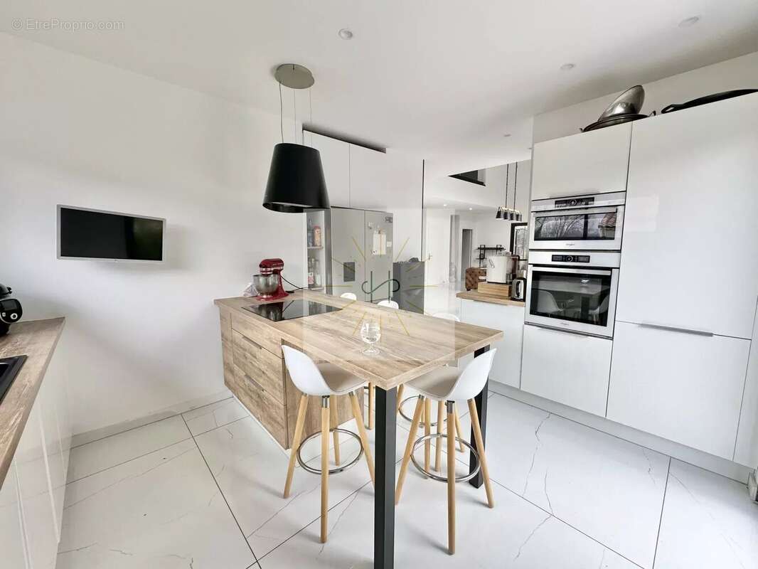 Maison à MONTELIMAR