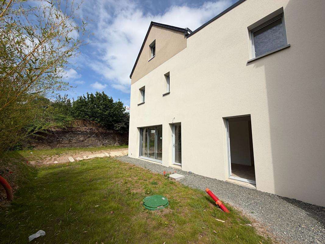 Maison  de 150.35 m2 Les Ponts De Ce à aménager avec jardin clos - photo 2