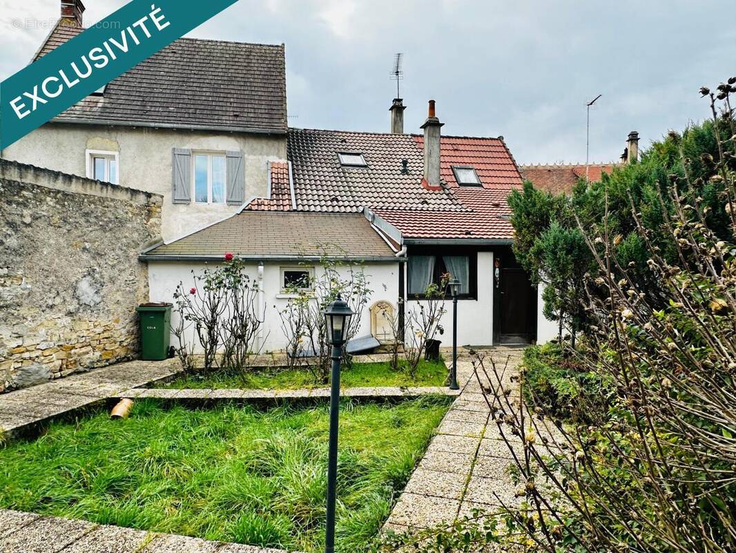 Photo 1 - Maison à SAINT-PARIZE-LE-CHATEL