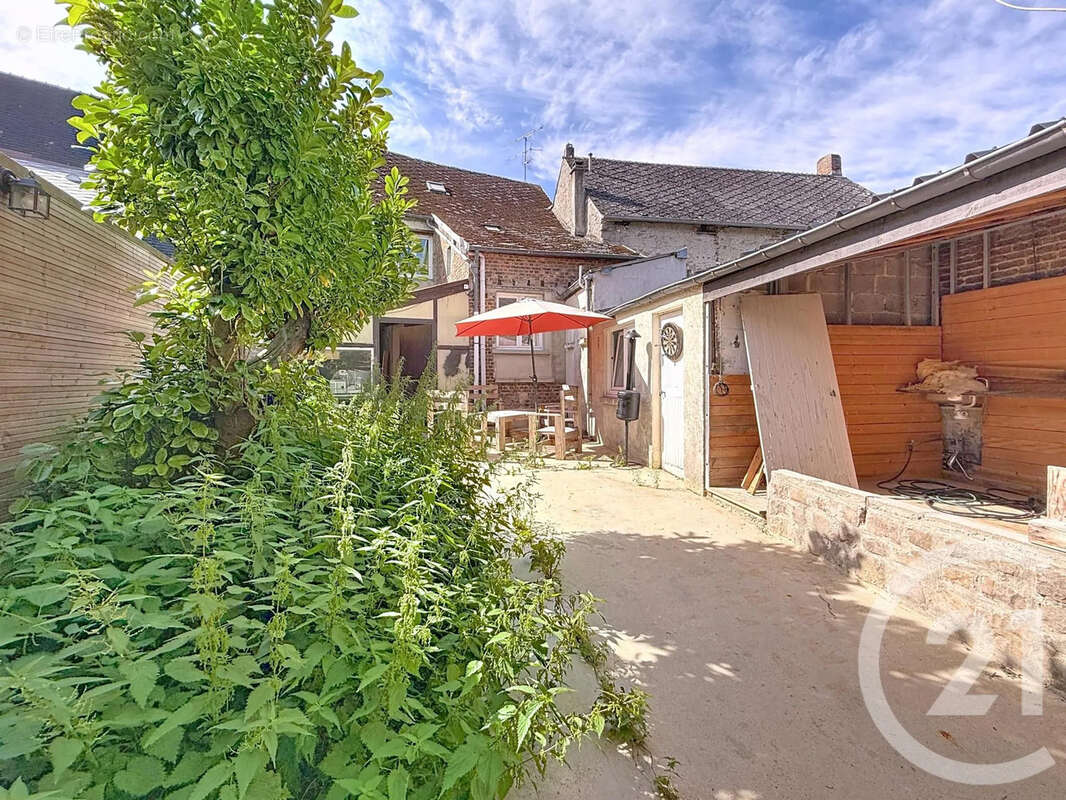 Maison à MAUREGNY-EN-HAYE