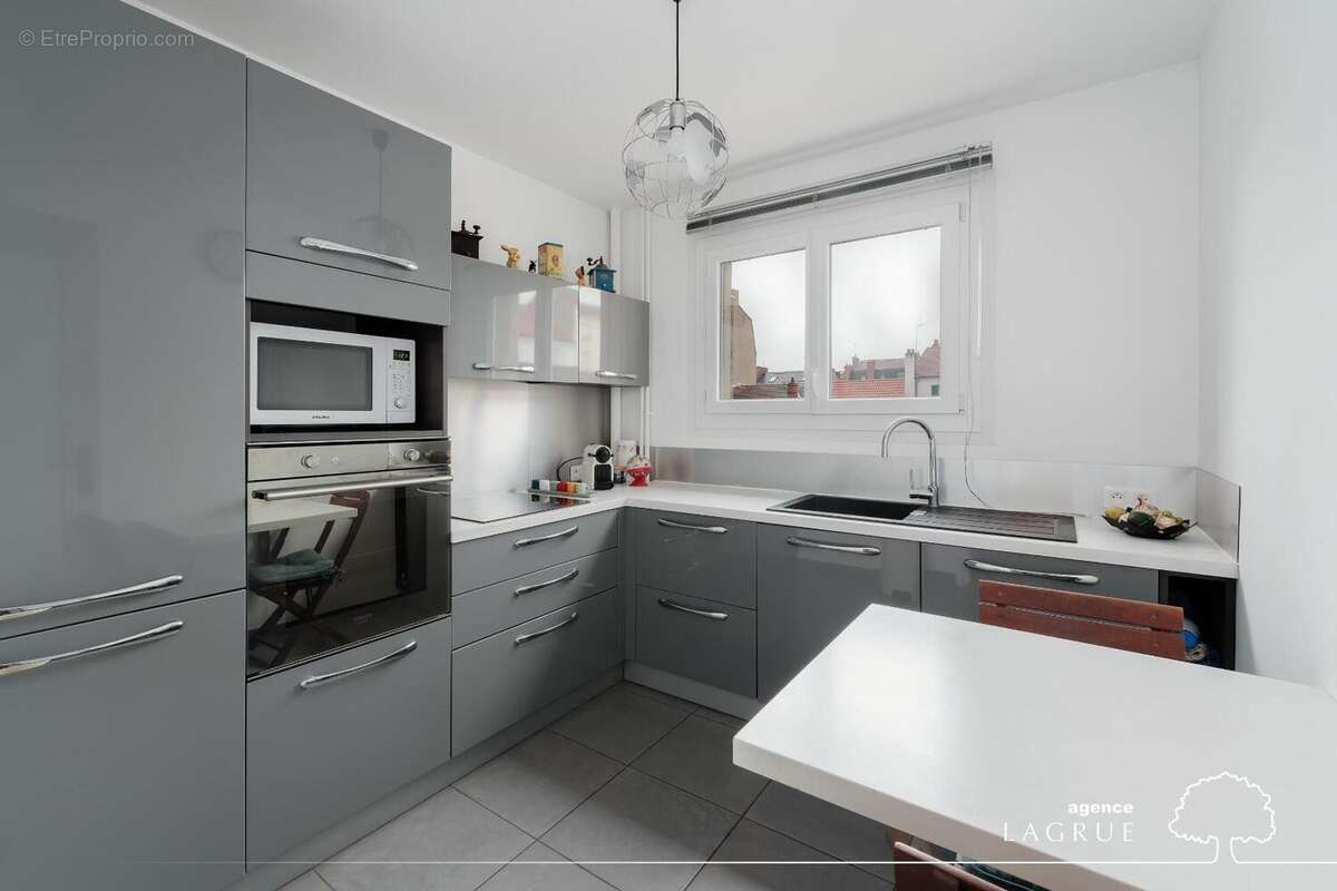   - Appartement à NEUVY