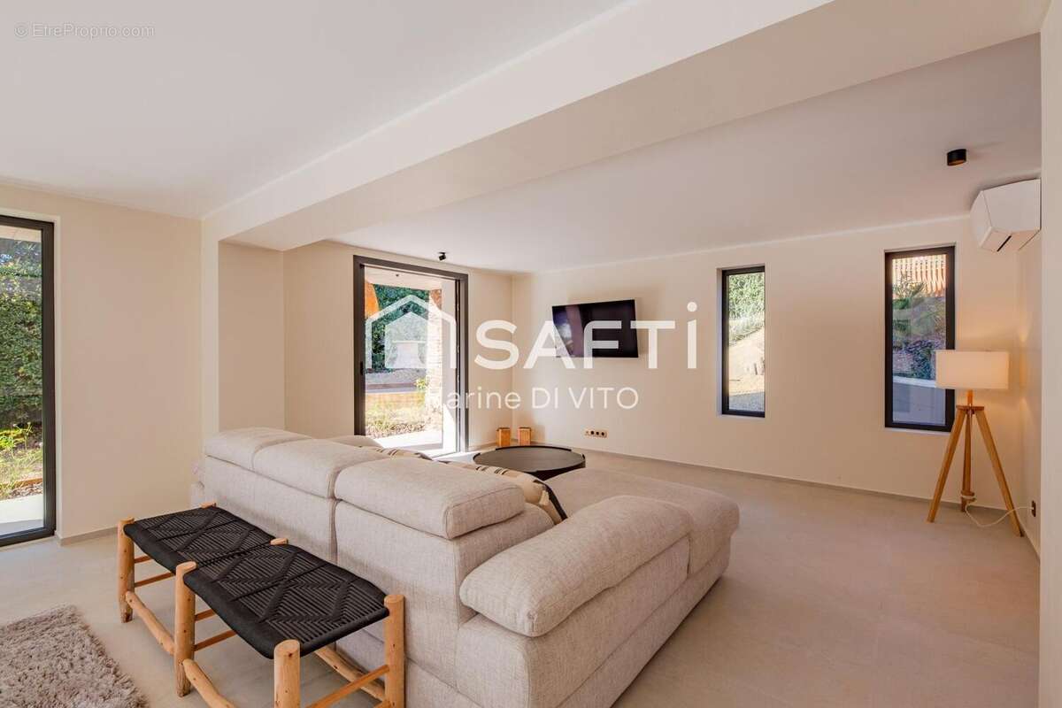 Photo 6 - Maison à LA CROIX-VALMER