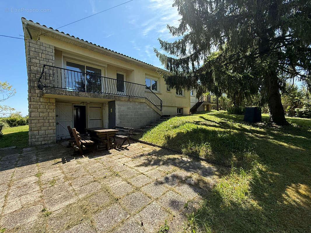 Maison à PUJOLS