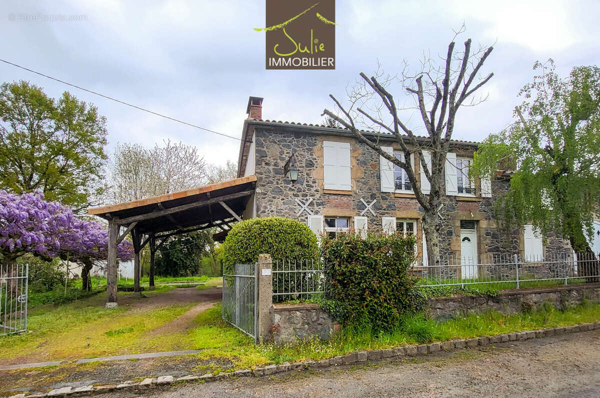 Maison à MONCOUTANT