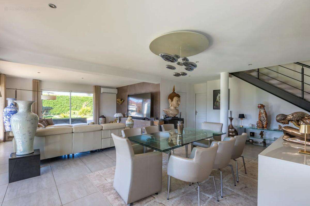 Maison à SAINT-BONNET-DE-MURE