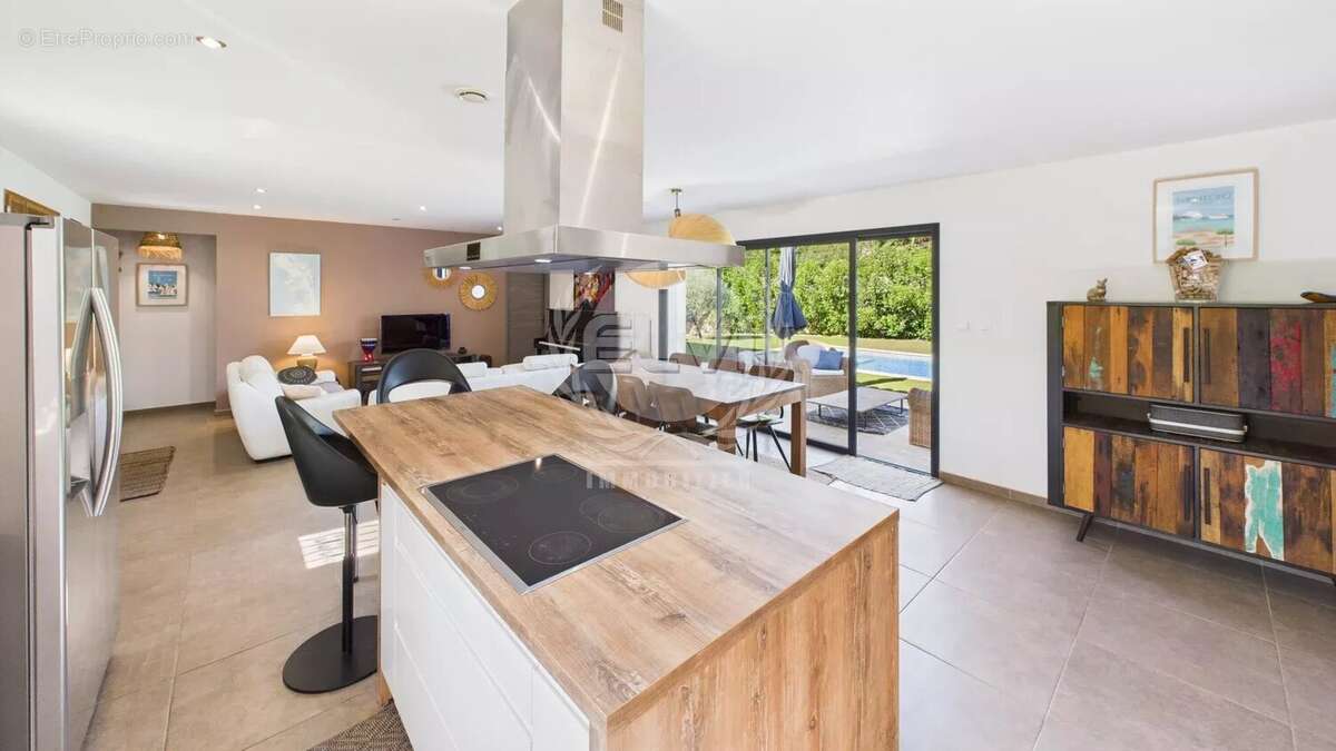 Maison à PLAN-DE-LA-TOUR