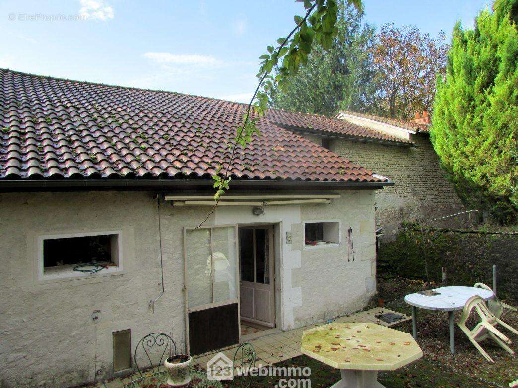 Maison 160 m² à Razines  - photo 17