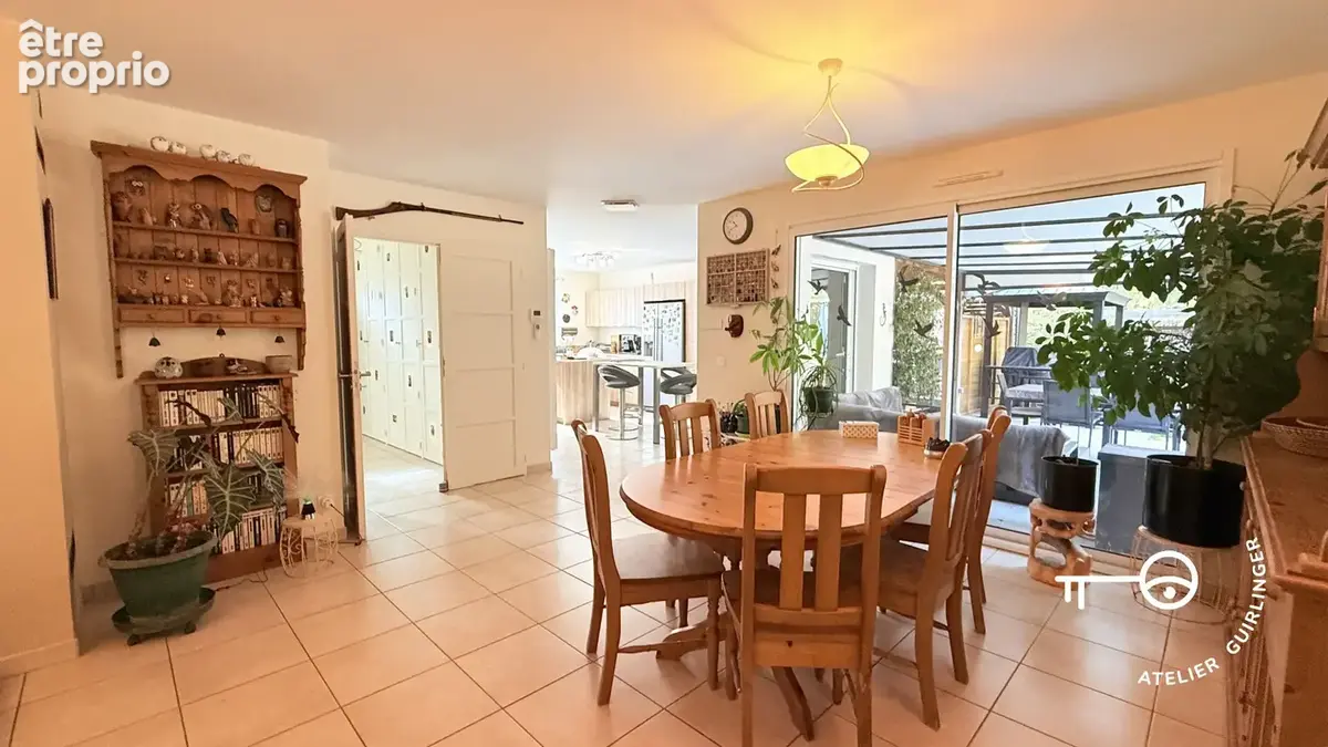 Offrez-vous le confort d'une maison moderne au coeur d'un environnement idyllique et verdoyant. - photo 7