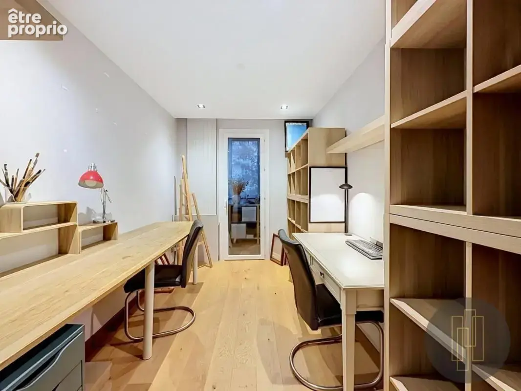 Rare - Type 5 dernier étage - 138 m², balcon 16 m², double garage, parking extérieur et cave - photo 12