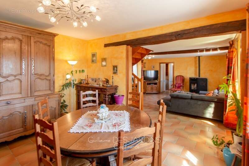 Maison à AUBRY-LE-PANTHOU