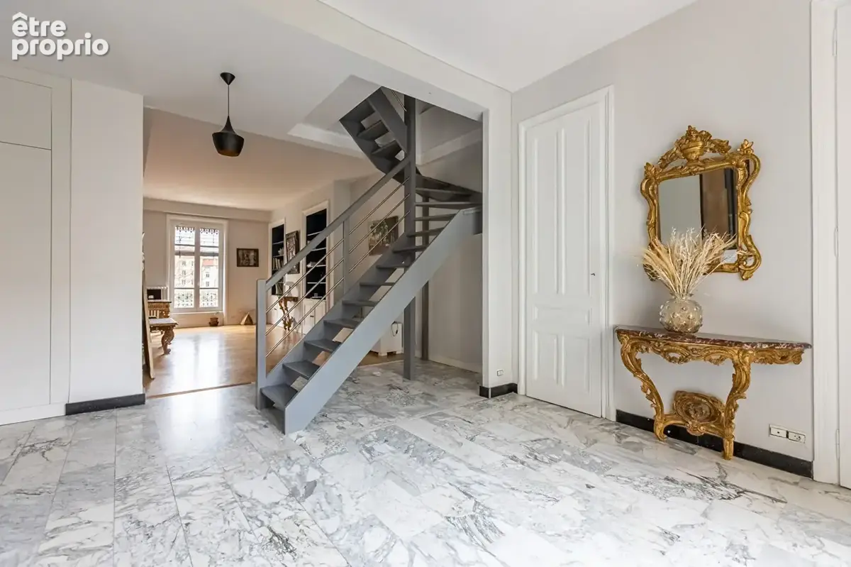 Duplex de 118m² - Lumineux et ensoleillé -  Box fermé deux places en enfilade en sus - photo 3