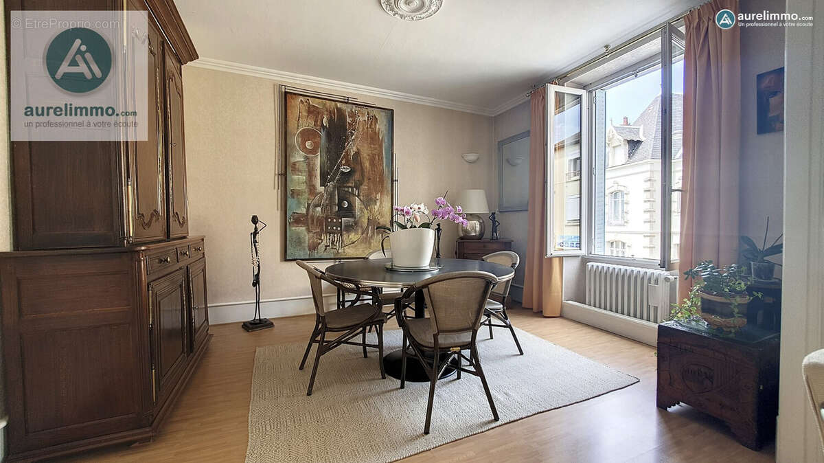 salle à manger - Appartement à NERIS-LES-BAINS