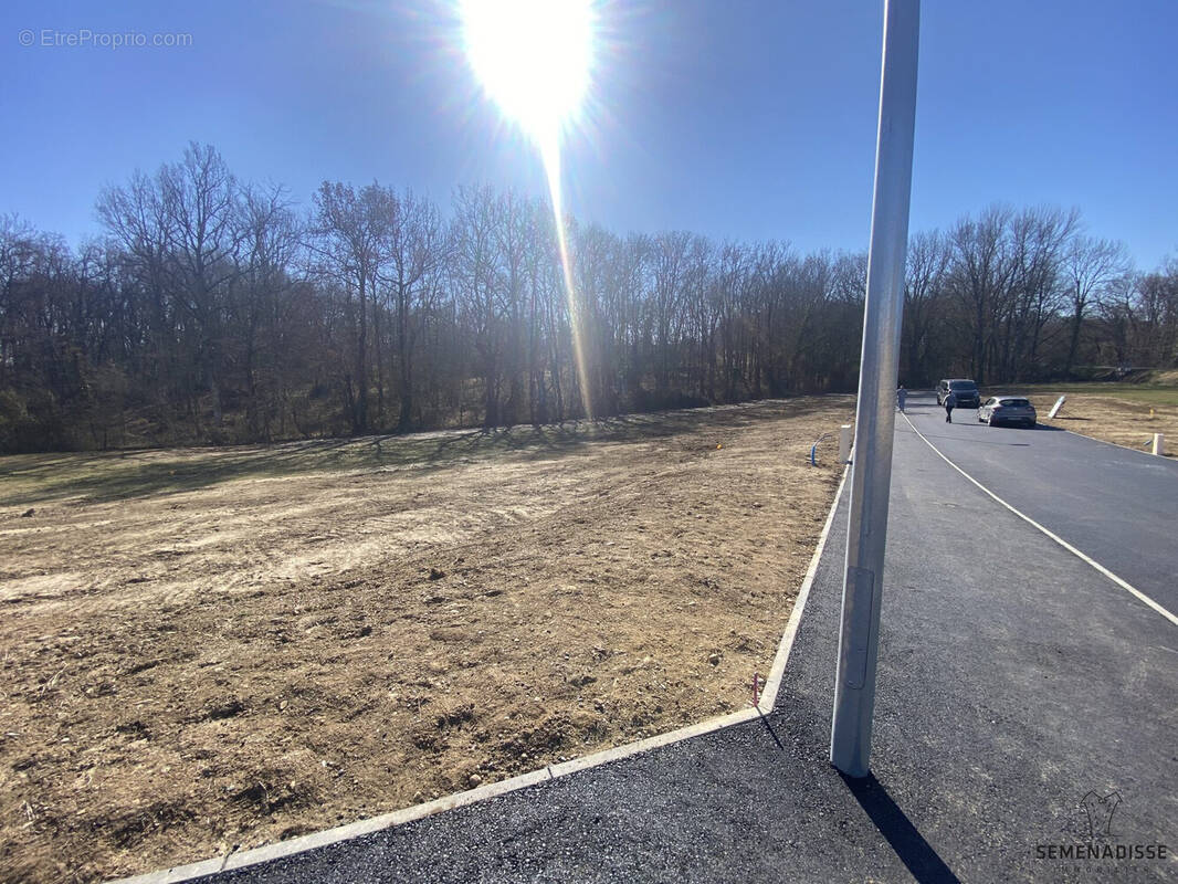 Terrain à SAINT-CLAR-DE-RIVIERE