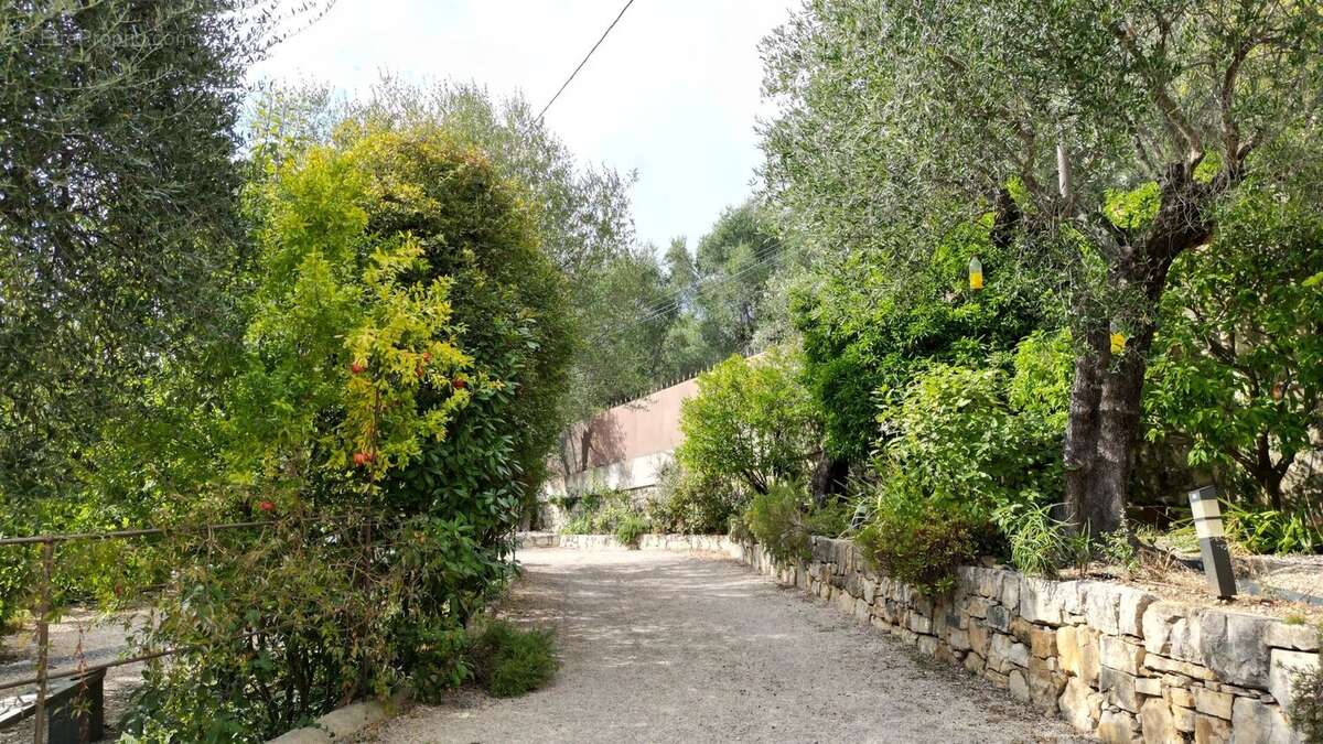 Maison à CHATEAUNEUF-GRASSE