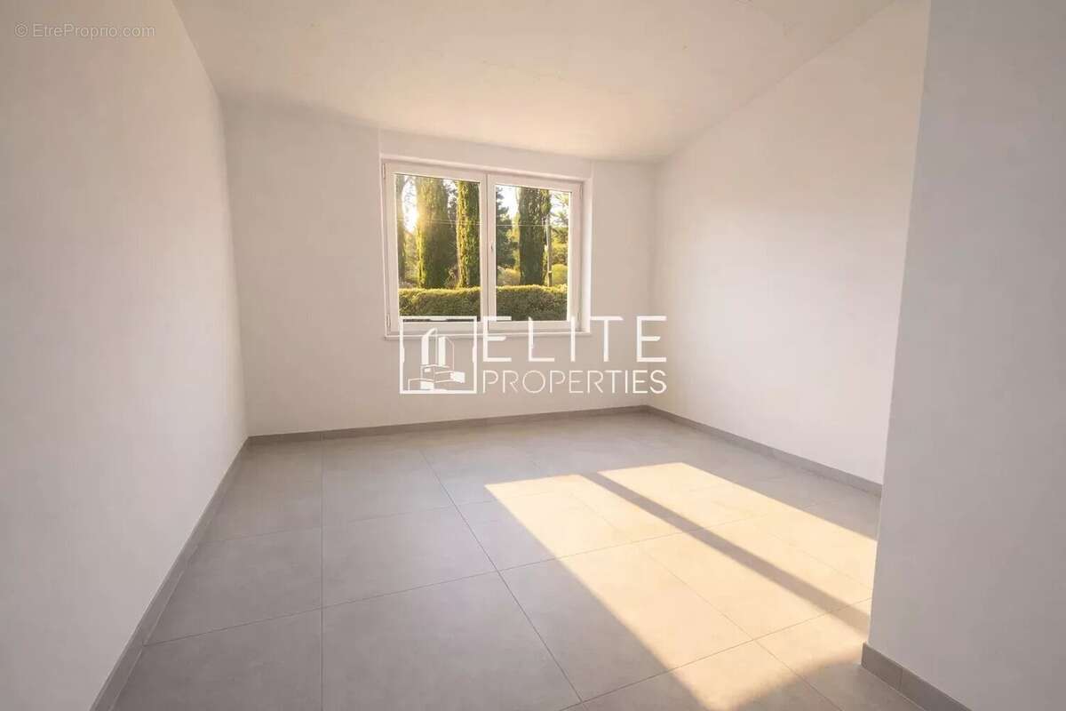 Appartement à MOUANS-SARTOUX