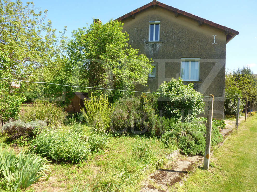 Maison à LABRUGUIERE