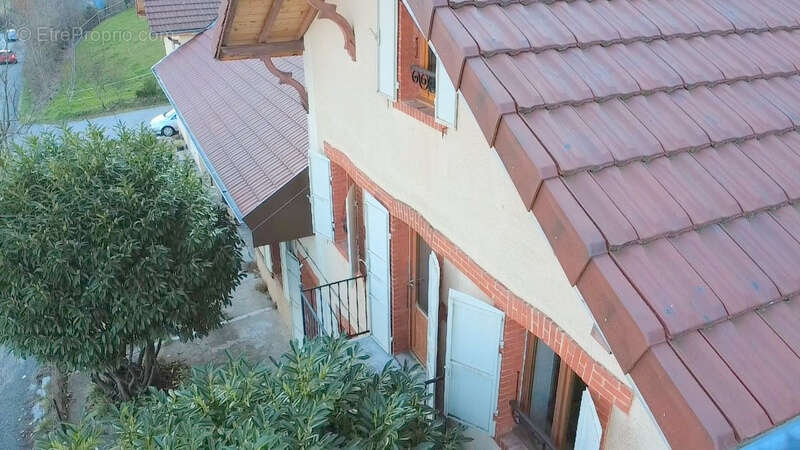 Maison à COLLONGES