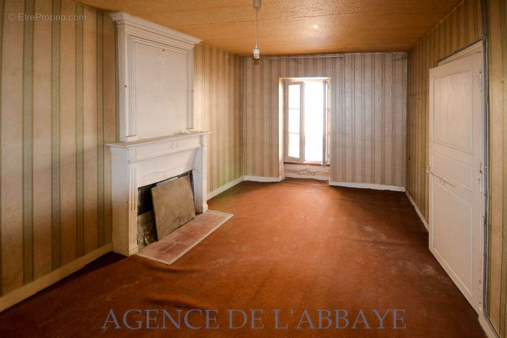 Maison à SAINT-JEAN-D'ANGELY