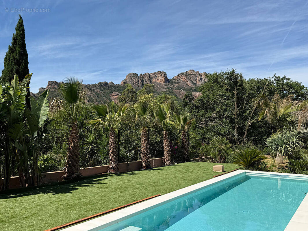 Maison à ROQUEBRUNE-SUR-ARGENS